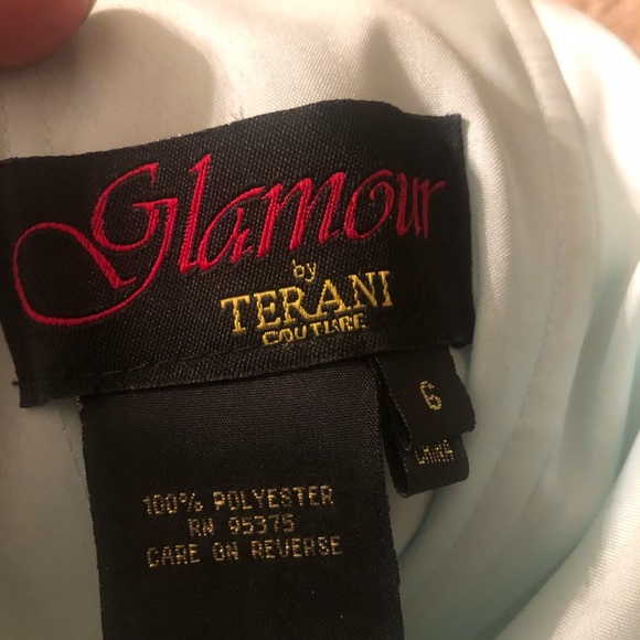 Elegant dress - Picture 3 of 4